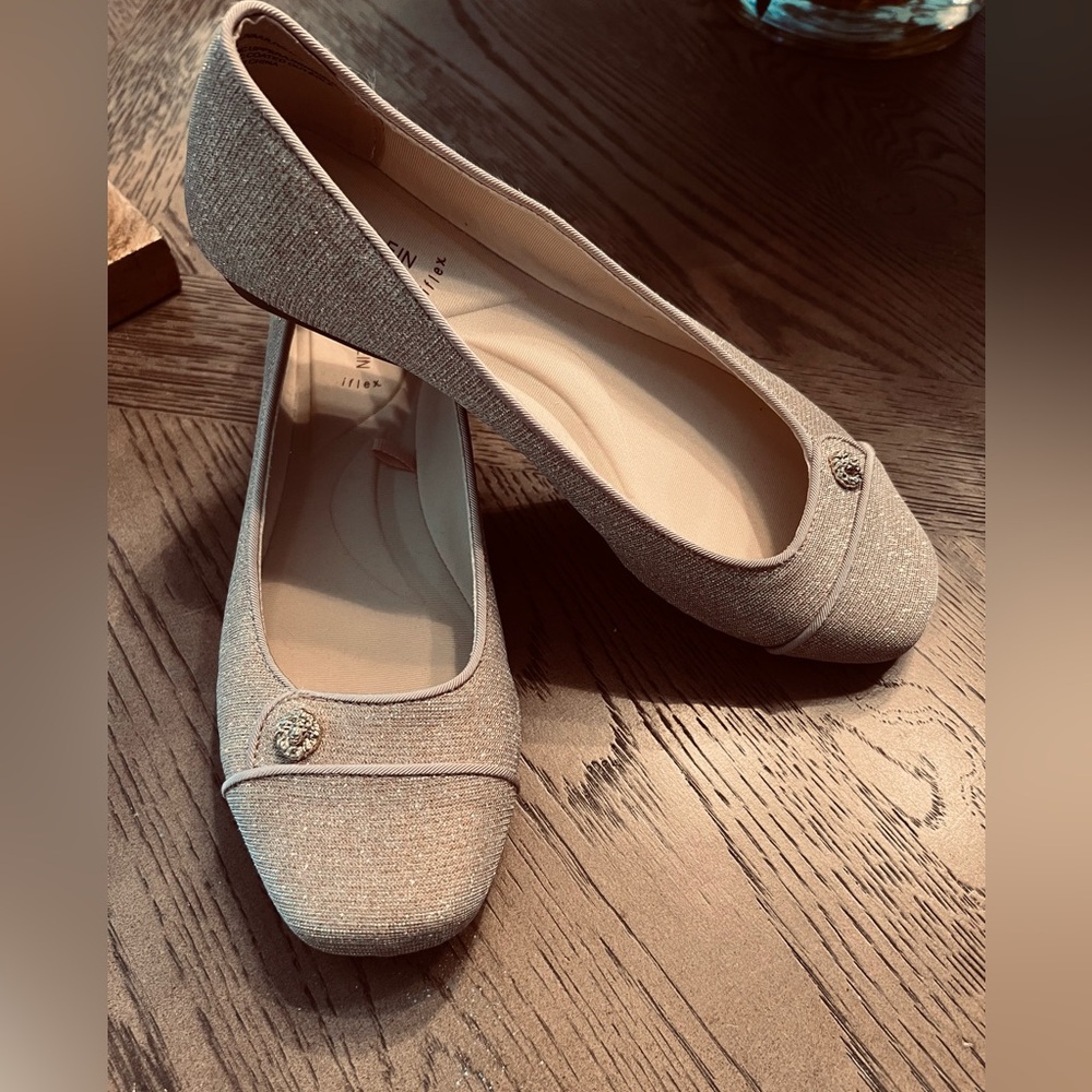 NWOT Ann Klein Gold Sparkly Flats, Size 6.5